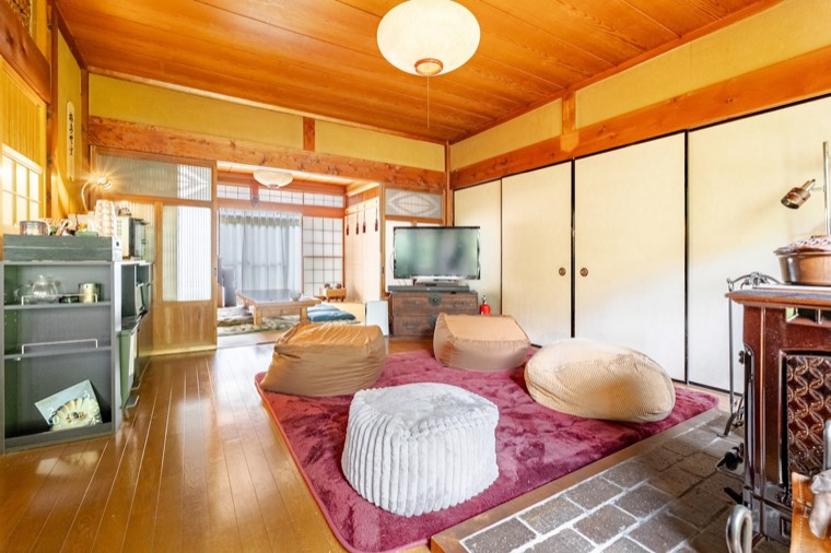 The lounge looking through to the tatami room